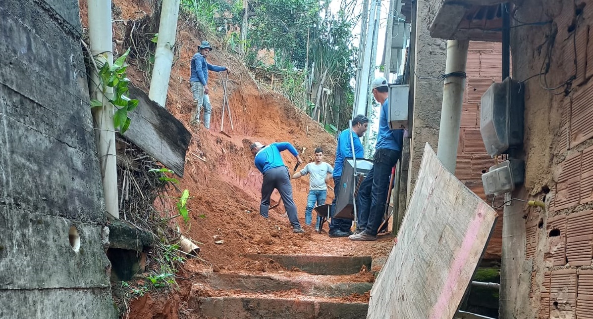 Prefeitura Municipal inicia obras do muro de arrimo no Beco da Mineira, no bairro São José