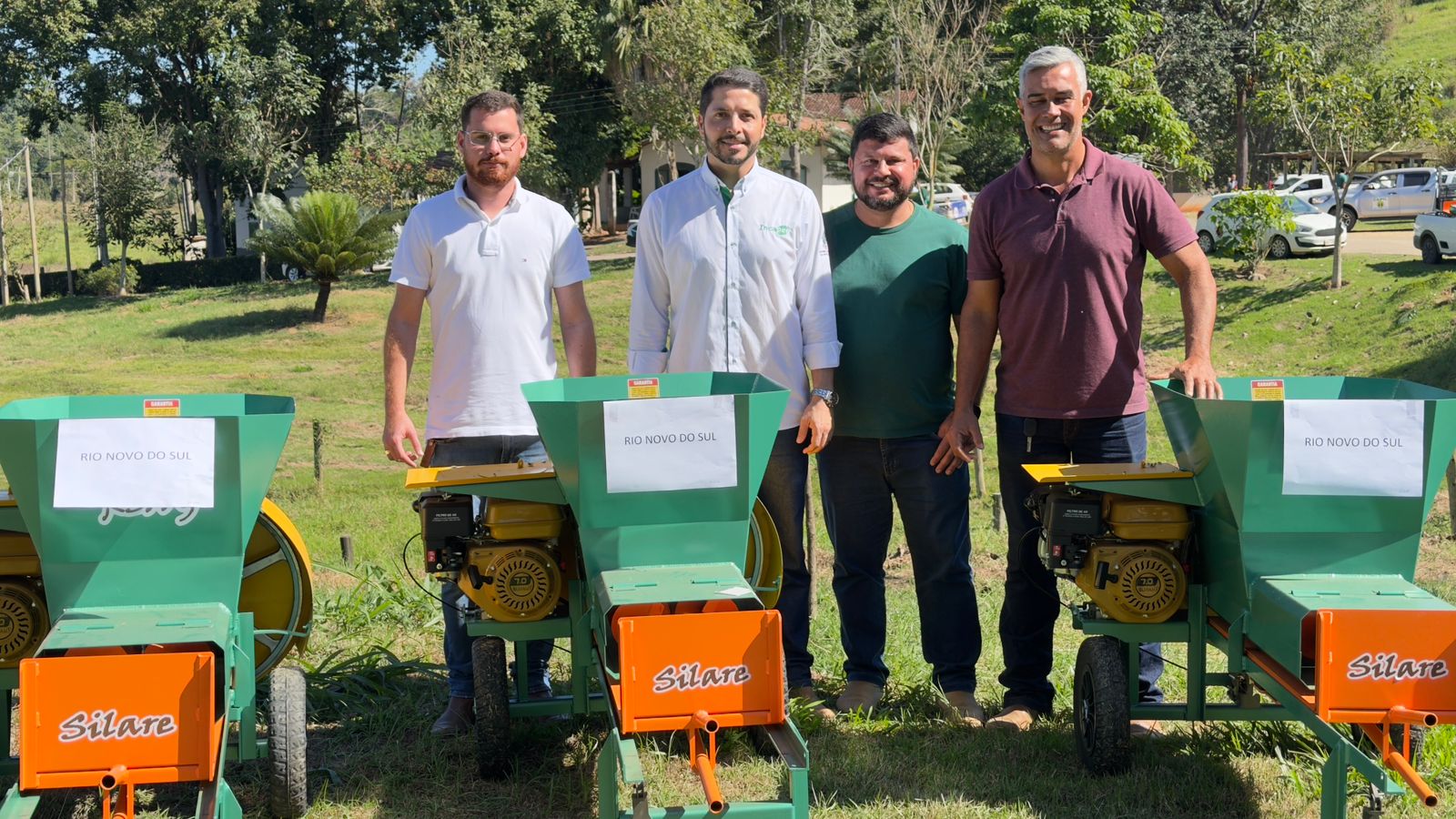 Imagem da notícia: Rio Novo participa do Dia Especial voltado ao fortalecimento da pecuária e é contemplado com três ensacadoras de silagem pela Seag