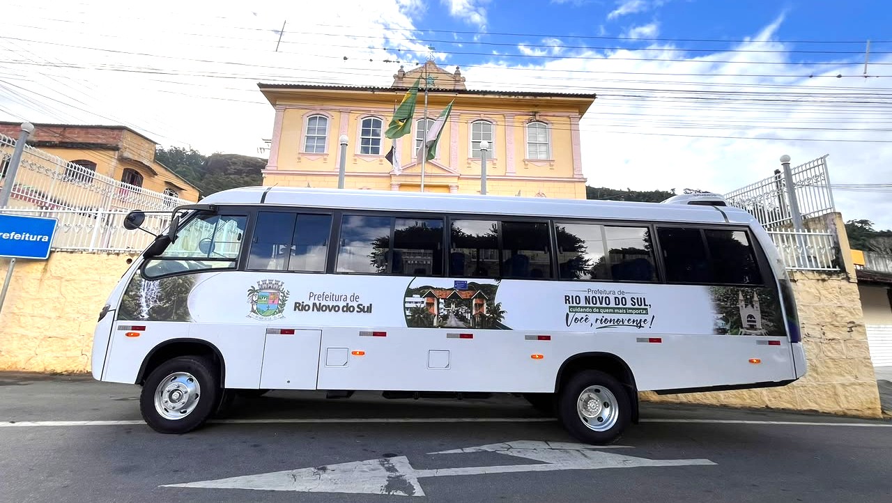 Imagem da notícia: Novo ônibus com ar condicionado chega para reforçar a frota da Saúde e levar mais conforto para o transporte sanitário