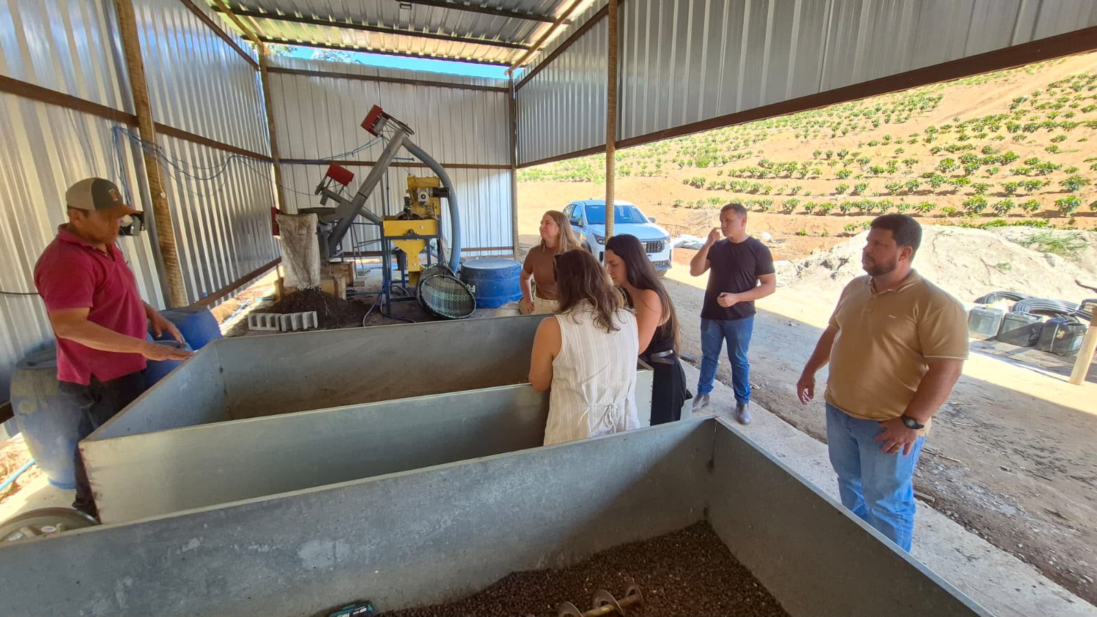 Imagem da notícia: Secretaria de Agricultura e Sala do Empreendedor promovem visita técnica à Unidade de Referência em Cafés Especiais do Incaper em Alto Rio Novo